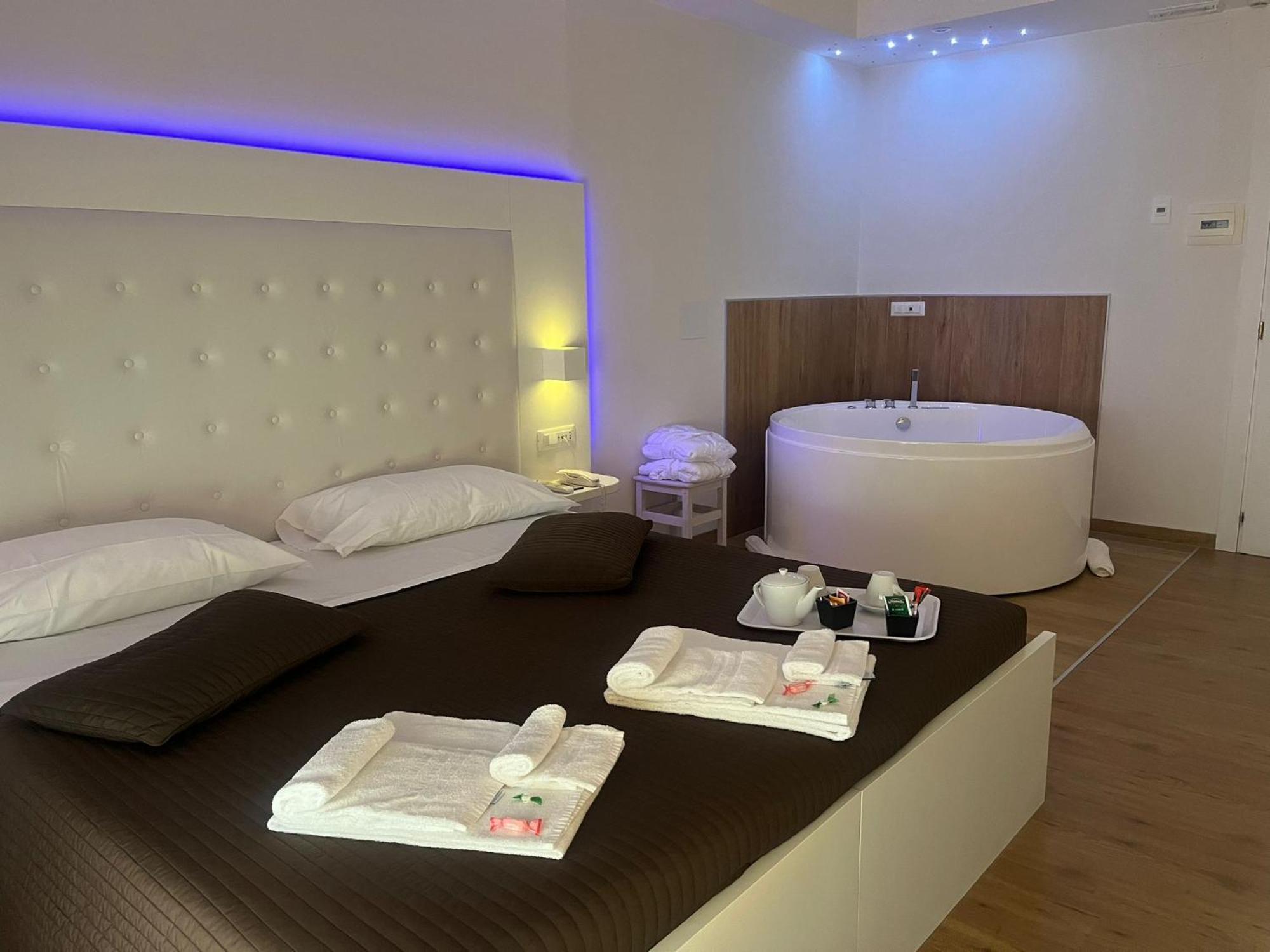 Boutique Hotel E Spa Citta Bianca Pescara Exteriör bild